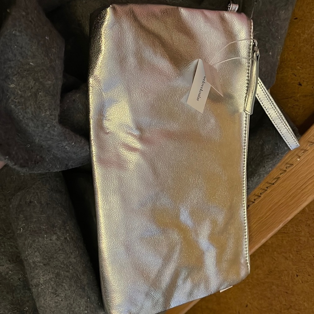 Quilted Kansas Jet Stream Silver large wristlet BNWT